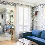 Parisian Duplex Stay Close To Transport